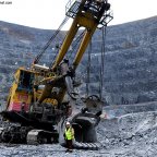 Жизнь на 'золотом' карьере: от верхнего края до самого дна